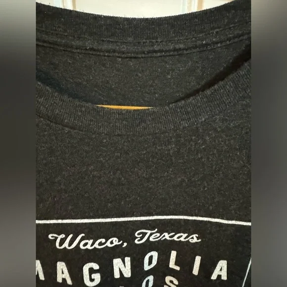 Magnolia Silos charcoal graphic tee - Picture 4 of 5